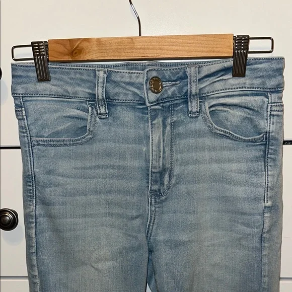 American Eagle Light Wash Jeans - Hi Rise - Picture 7 of 9